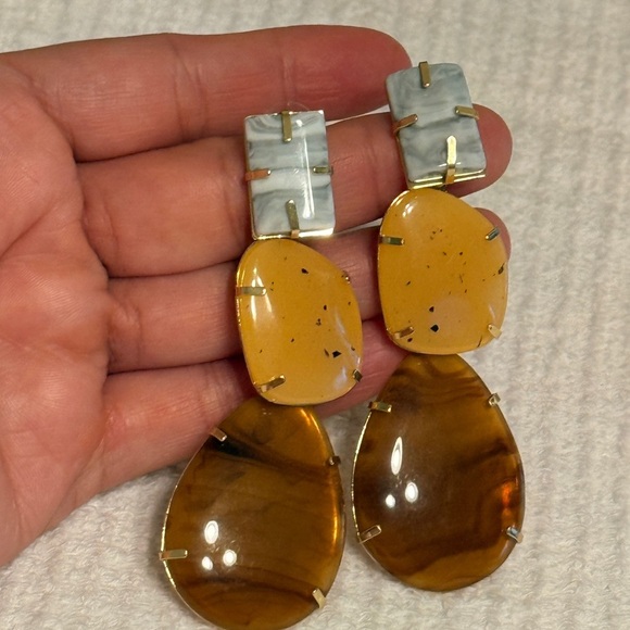 Elegant Gold and Brown Dangle Earrings - Picture 3 of 13